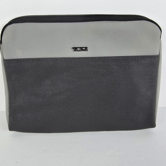 Tumi Delta Airlines Amenity Kit Gray And Black Slim Zipper Mesh Inside - Picture 1 of 6
